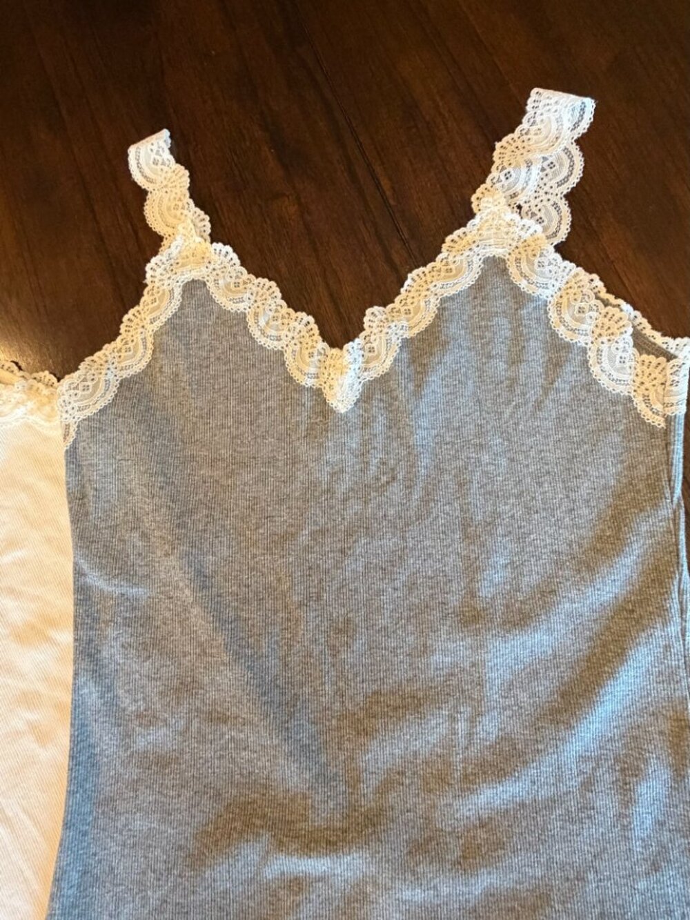 NWT Cream & Gray Scalloped Lace Trim Tank Top Stretch Comfy, Size Large - Picture 3 of 11